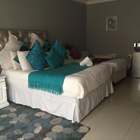 Thembisi Guesthouse Newcastle Esterno foto