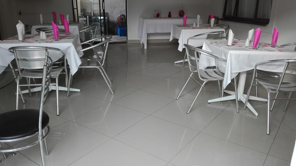 Thembisi Guesthouse Newcastle Esterno foto