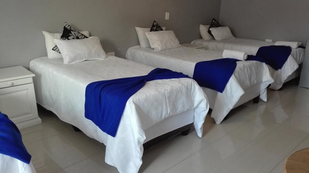 Thembisi Guesthouse Newcastle Esterno foto