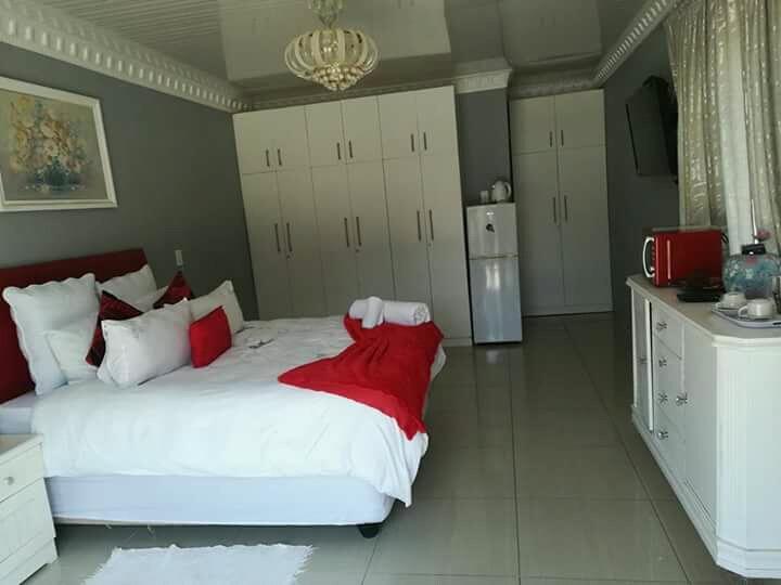 Thembisi Guesthouse Newcastle Esterno foto