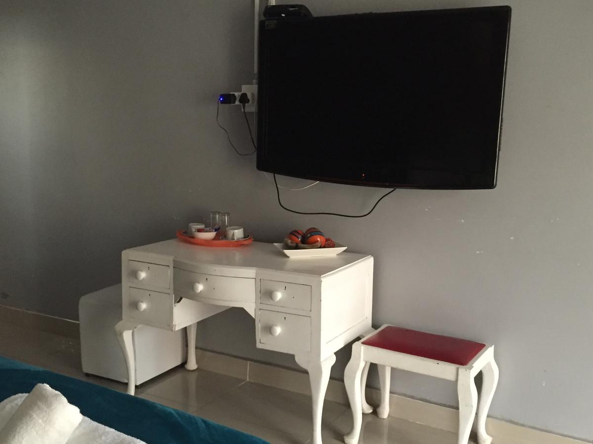 Thembisi Guesthouse Newcastle Esterno foto